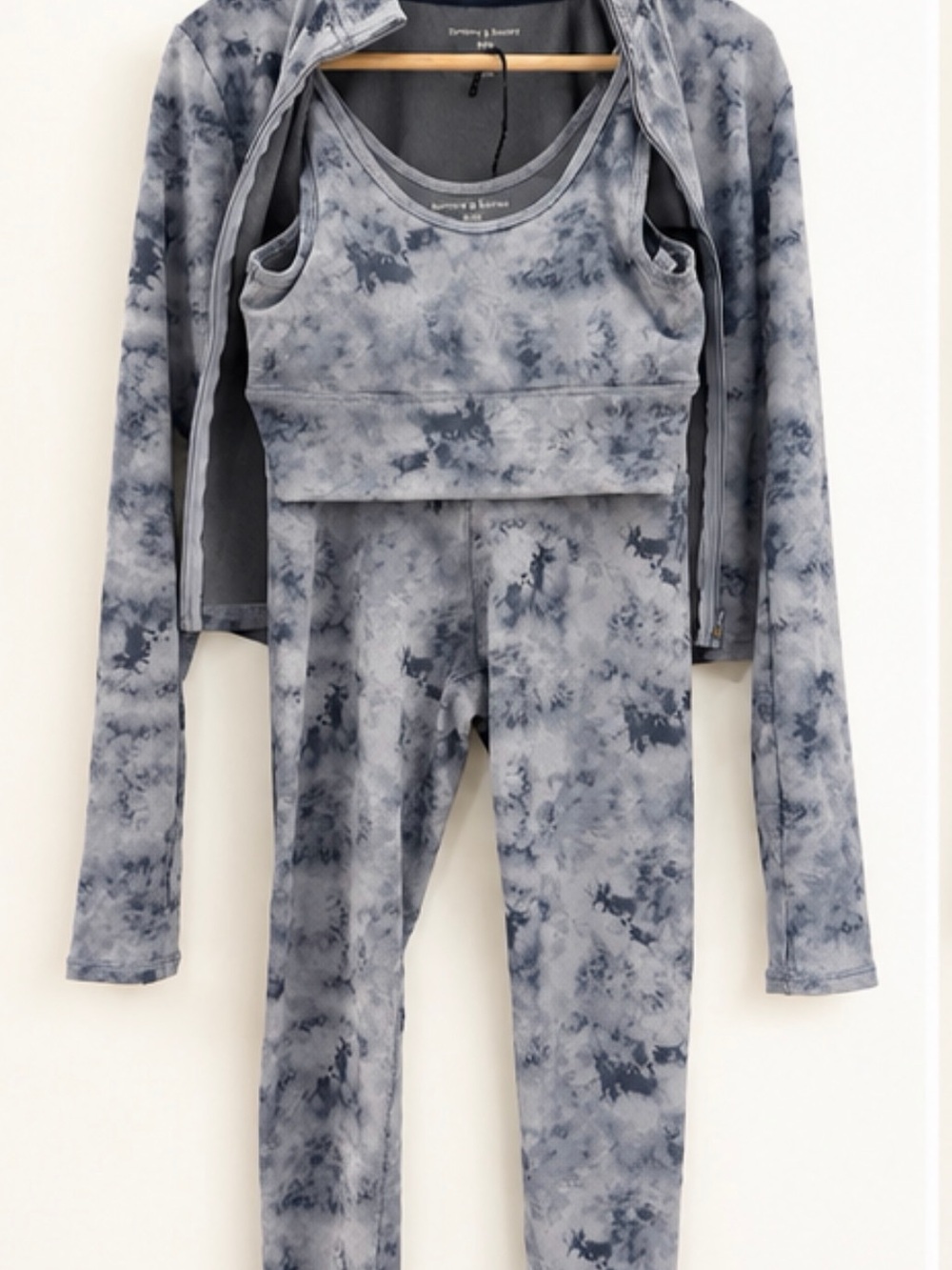 Athletic Tie-Dye Gray Sports Bra and Leggings Set